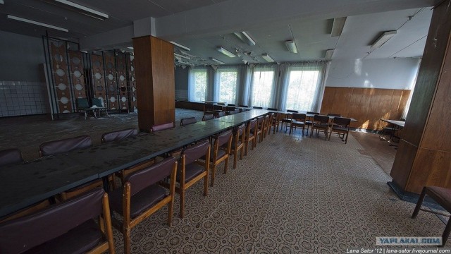Пионерский лагерь с бассейном и бомбоубежищем