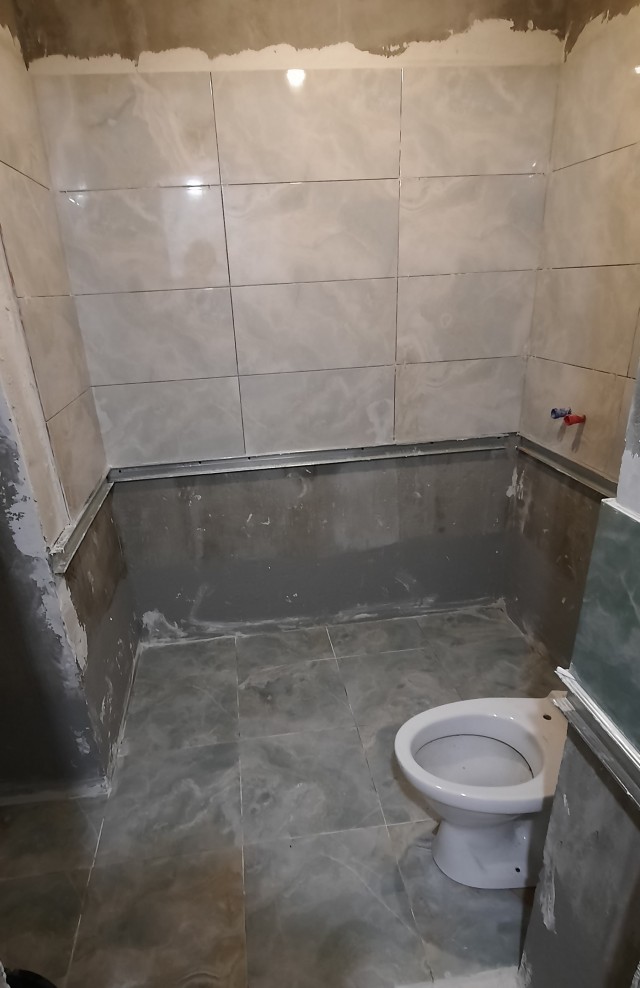 Иностранный специалист взял аванс