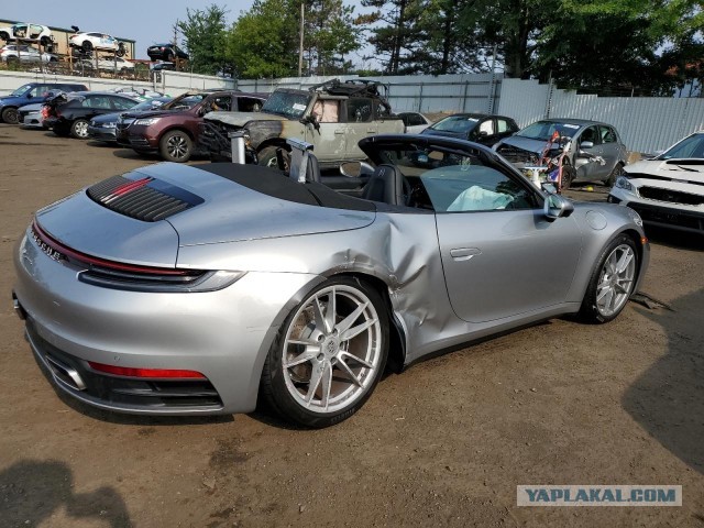 Американка забыла поставить на ручник свой Porsche за $200.000 (16.736.000 рублей)