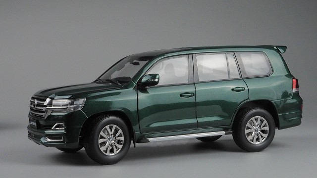 Всё нормально, просто девушка увидела ценники в 40-60 тысяч рублей на игрушечные машинки