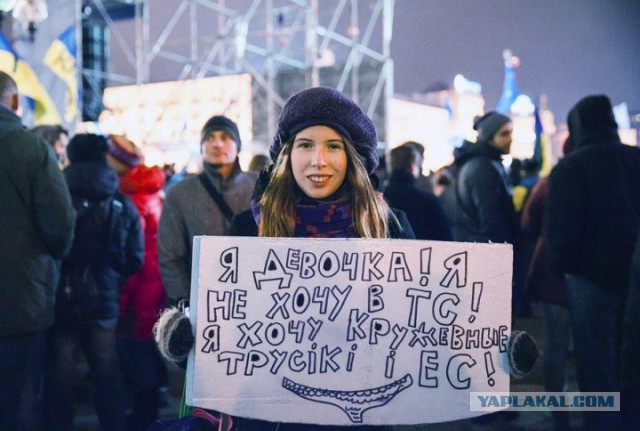 Как живут "девочка в розовом" и ее мама, прославившиеся после митинга в Волоколамске