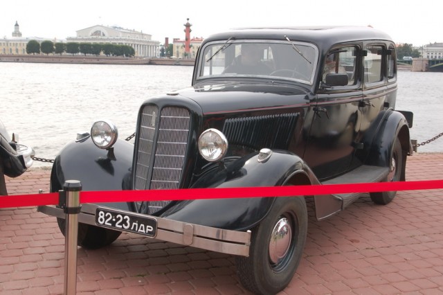 Авто Вернисаж на Неве.