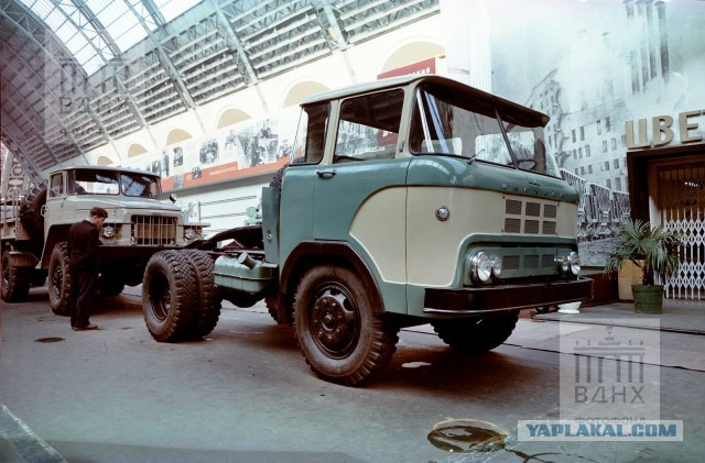 Выставка новых советских автомобилей 1961 года — редкие фото из архива ВДНХ