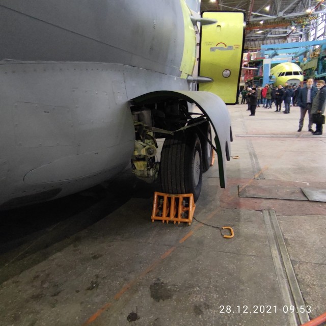 "Антонов" представил военно-транспортный самолет Ан-178-100Р