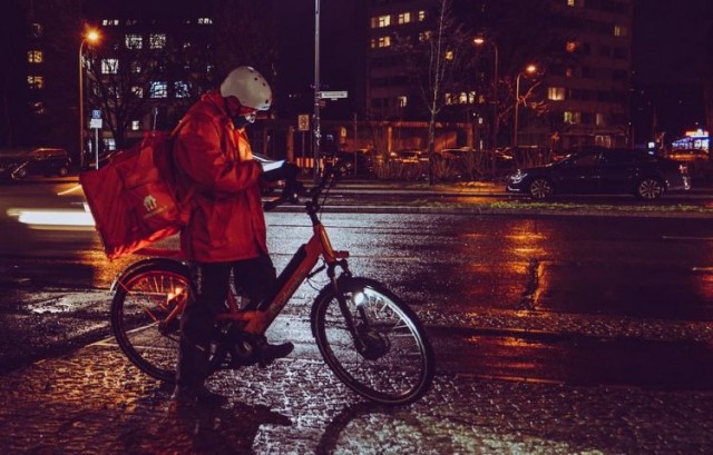 У каждого третьего курьера в России есть высшее образование по инженерно-технической специальности, — данные опроса