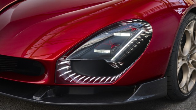 Необычная автомобильная световая оптика
