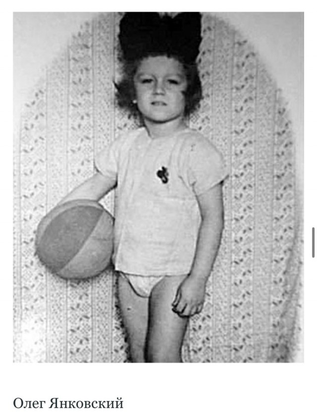 Небольшая фотоподборка известных личностей в детстве и юности