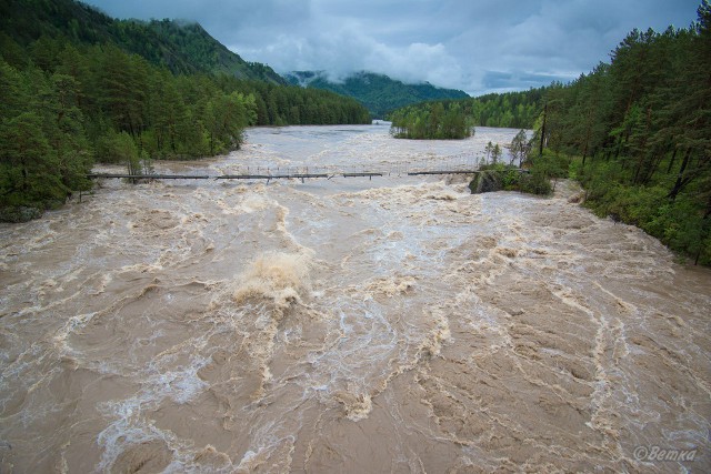 Половодье в горной местности