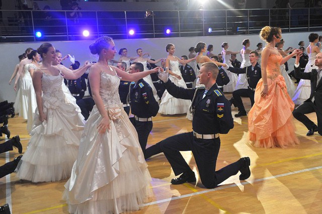 Бал воинской славы в пансионе Воспитанниц Минобороны России
