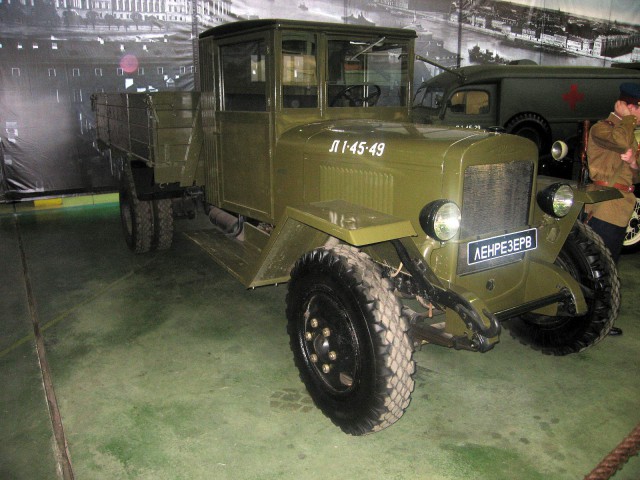 Выставка военных автомобилей. ПО "Ленрезерв", СПб.