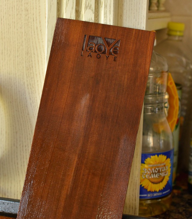 Кулинария: Камчатская семга на кедровой дощечке.