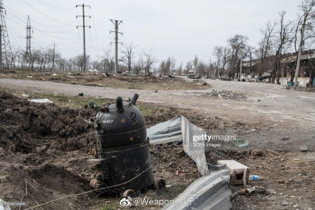 Морская мина, установленная на одной из улиц Мариуполя