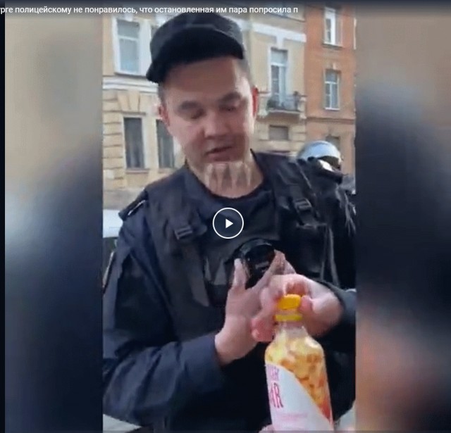 «Ты дурак, что ли?»: в Петербурге полицейскому не понравилось, что остановленная им пара попросила показать удостоверение