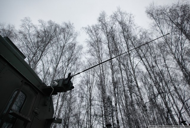 Березки, снег и списанная военная техника