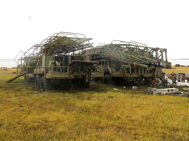 В глубокой Арктике наткнулись на заброшенную воинскую часть. Сведений в интернете нет