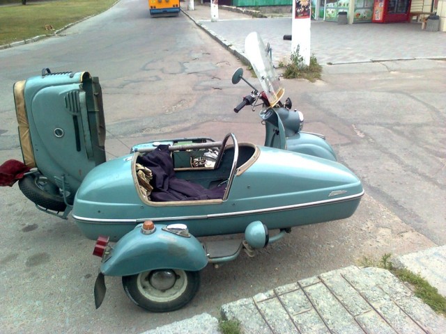 "Принимай Родина 1000000-й мотороллер!"