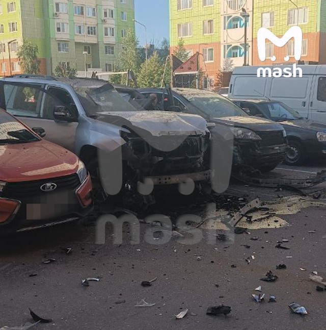 Тойота Лендкрузер взорвалась на севере Москвы