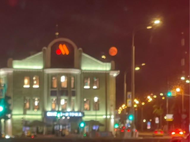 Луна сегодня над Москвой