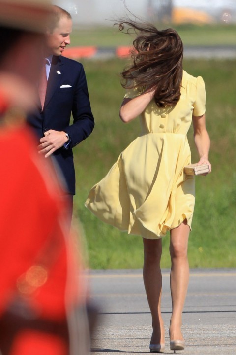 Принцесса Англии светит попкой