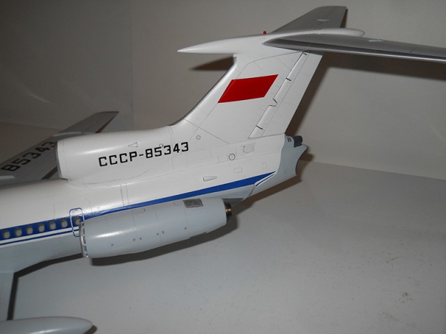 Деревянная модель Ту-154Б2