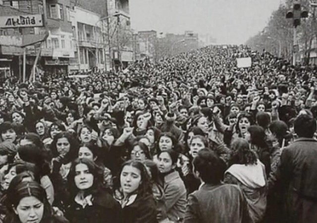 10 аморальных фотографий иранской актрисы, посмевшей снять хиджаб