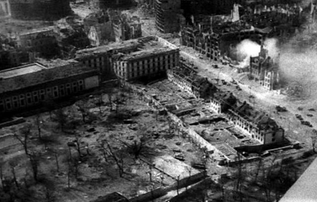 Исторические моменты Победы. Апрель-май 1945г