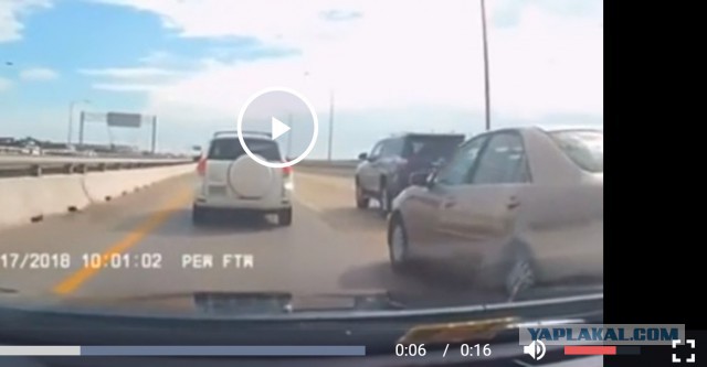 Одним легким касанием устроил неплохой замес на трассе