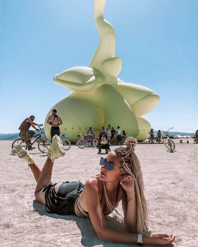 Девушки фестиваля Burning Man-2019