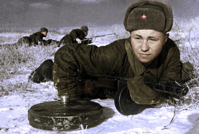 Фотографии связанных с историей Красной и Советской Армии.