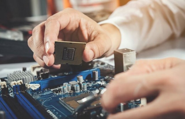 Индия создала свой первый процессор, более продвинутый, чем чипы Intel. В нем почти 100 мощных ядер