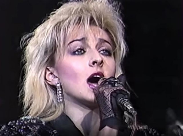 Кто из звезд эстрады выступал под фонограмму и почему они на это шли: 7 самых знаменитых «фанерщиков