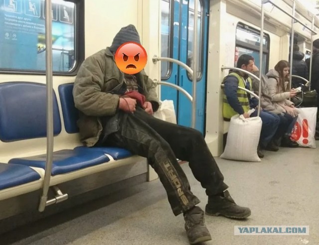 В метро будут штрафовать за грязную или вонючую одежду