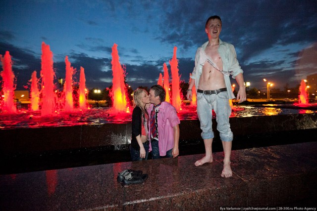 Московские купания выпускников в фонтанах