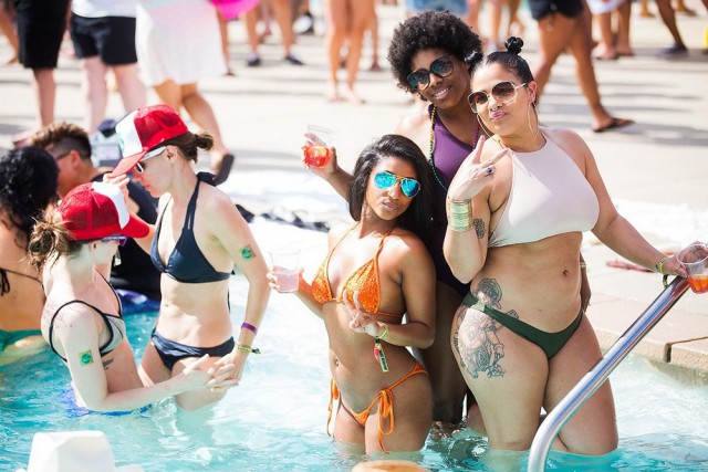 5 дней 20 тысяч лесбиянок развлекались в Калифорнии