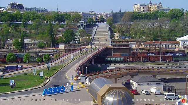 Сейчас бы в мае в снежки поиграть