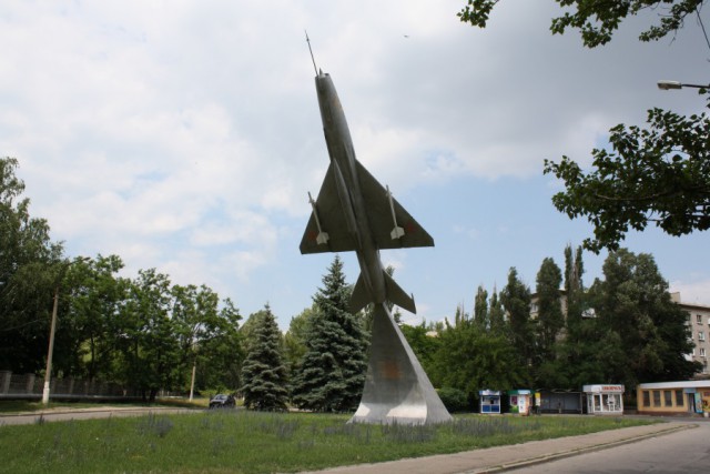 Самолет во дворе