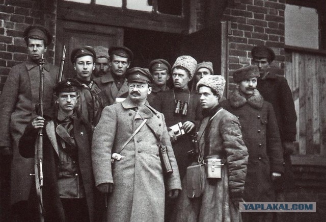 Революция и первые годы Советской власти на картинах Ивана Алексеевича Владимирова.