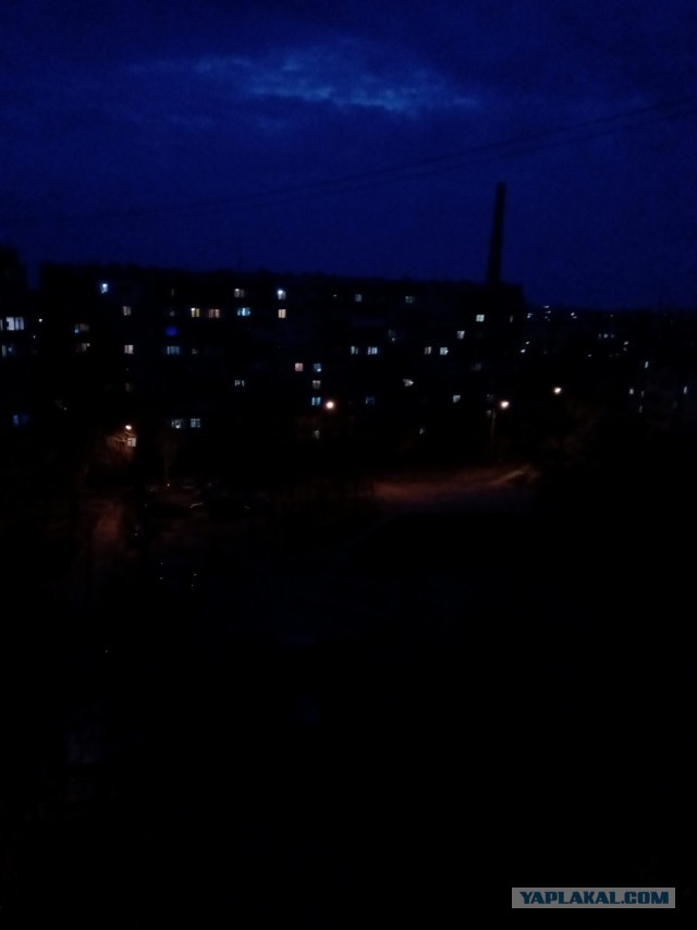 Давайте фото у кого какой вид из окна на оживленные улицы городов в настоящий момент