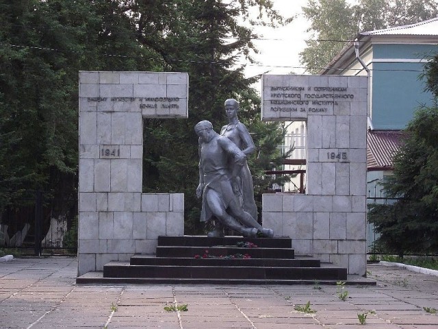 Они спасают наши жизни: памятники медикам, почтение к которым никогда не пройдет