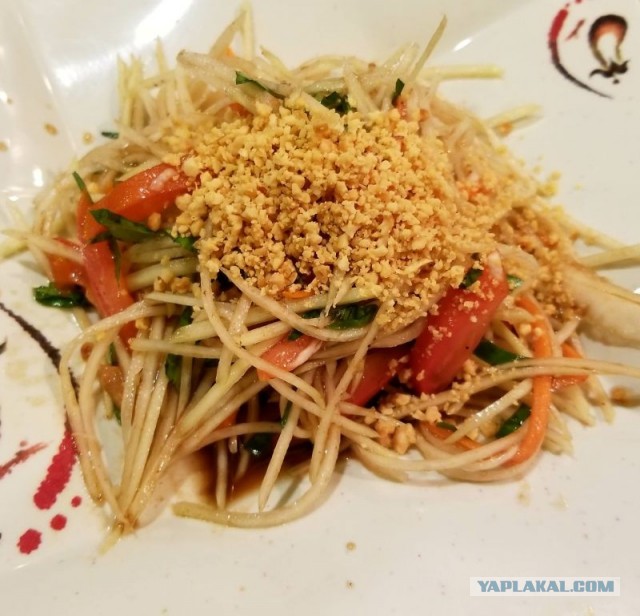 #ДРЯПикник 2021. Котлетки на палочке и салат из зеленого манго.