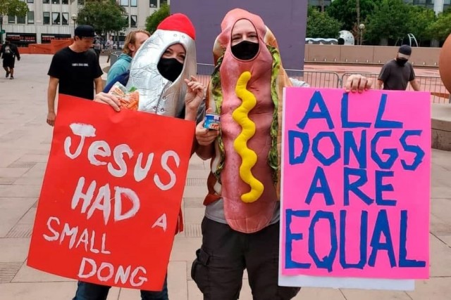 Не ЯПовцы однозначно: В Лос-Анджелесе провели марш под названием Small Dong March