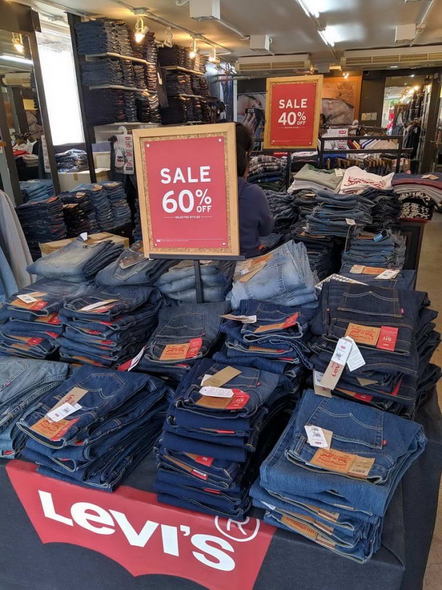 Levi’s решили окончательно покинуть российский рынок после 29 лет работы