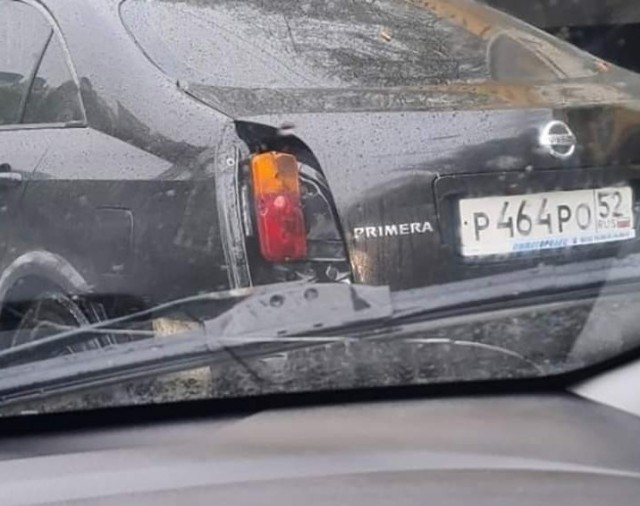 В центре Екатеринбурга у машин вырезают фары