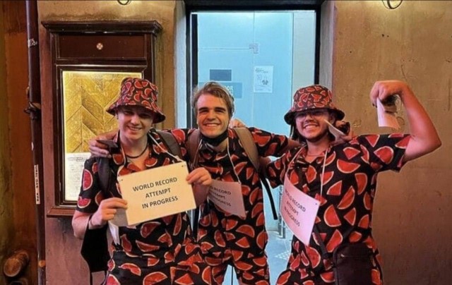 Победная поступь идиотизма по планете.