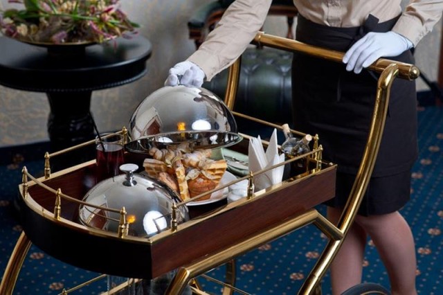 Тайна шведского стола, или Почему об этом формате подачи еды знают только наши