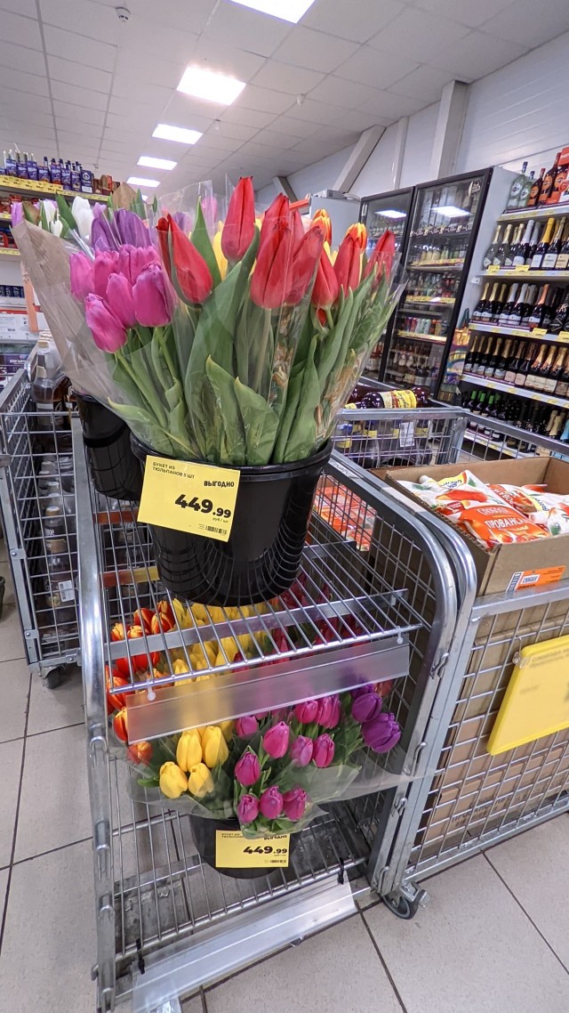 Крупная продуктовая сеть знатно подосрала продаванам цветов на 8 марта