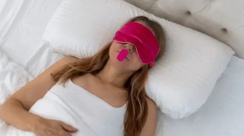 Эксперты заявили, что сон с заклеенным ртом не так уж и полезен