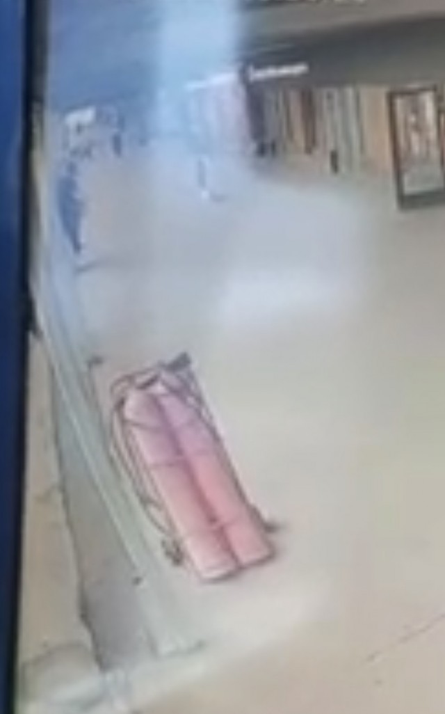 В Алтайском крае самокатчики не поделили переулок и эпично врезались друг в друга