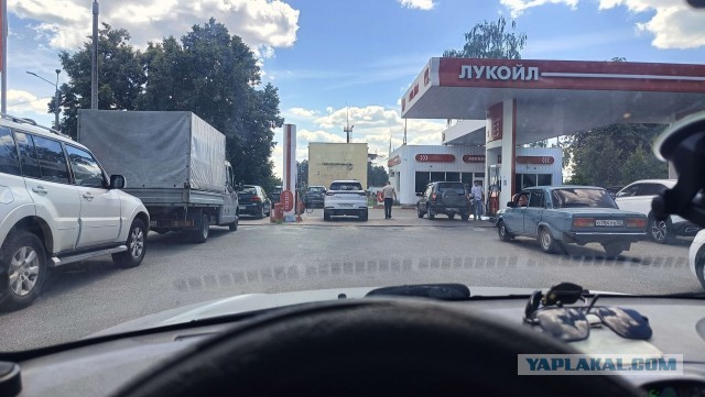 Российские автомобилисты массово ездят в Казахстан за дешевым бензином: АИ-98=53 рубля, АИ-95=46 рублей, АИ-92=35 рублей