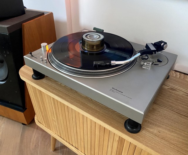 Technics отмечает 55-летие проигрывателя SL-1200 выпуском лимитированной серии.